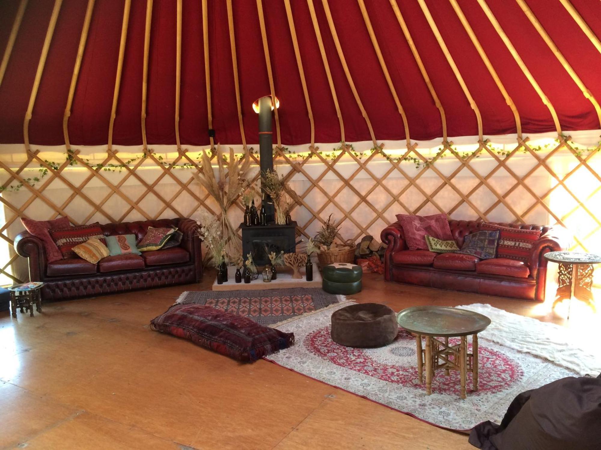 Silver Airstream Glamping & Rental ชิชิสเตอร์ ภายนอก รูปภาพ
